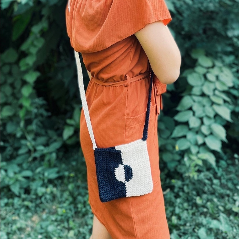 Handmade crochet crossbody bag - Picture 2 of 2